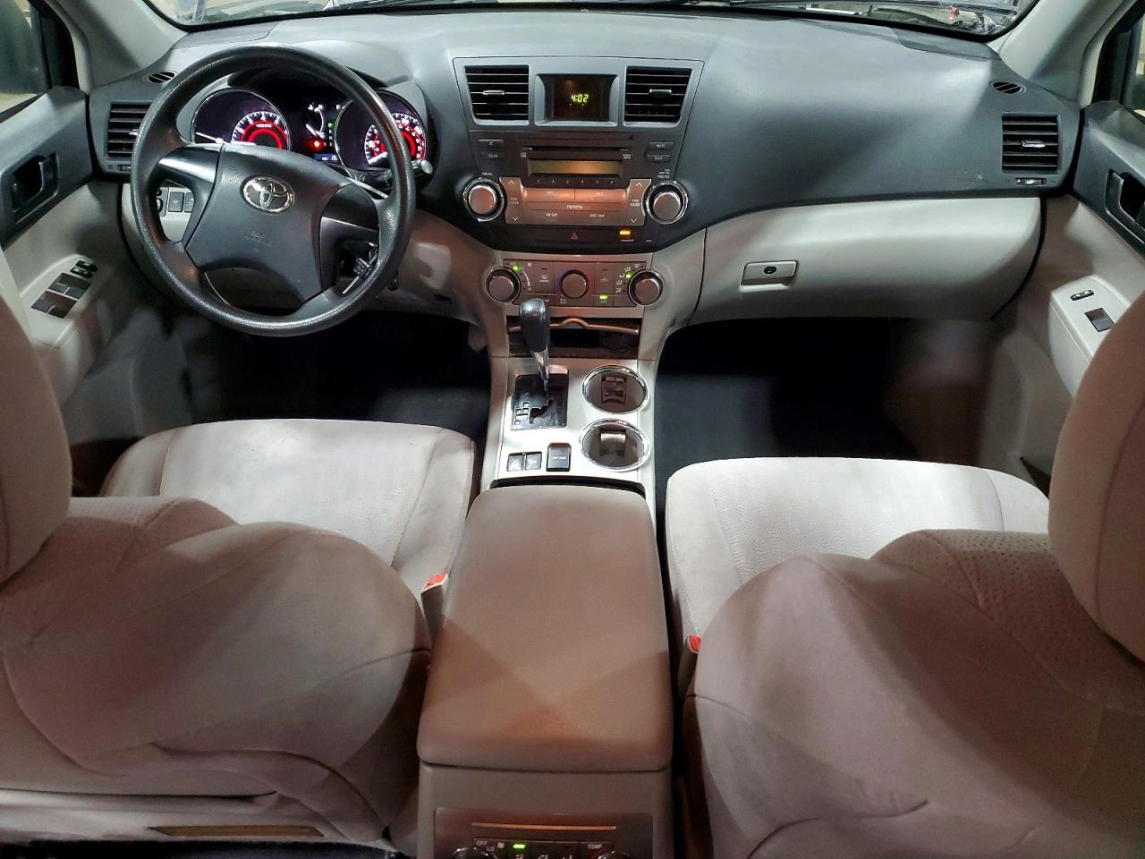 2012 TOYOTA HIGHLANDER BASE photo 8