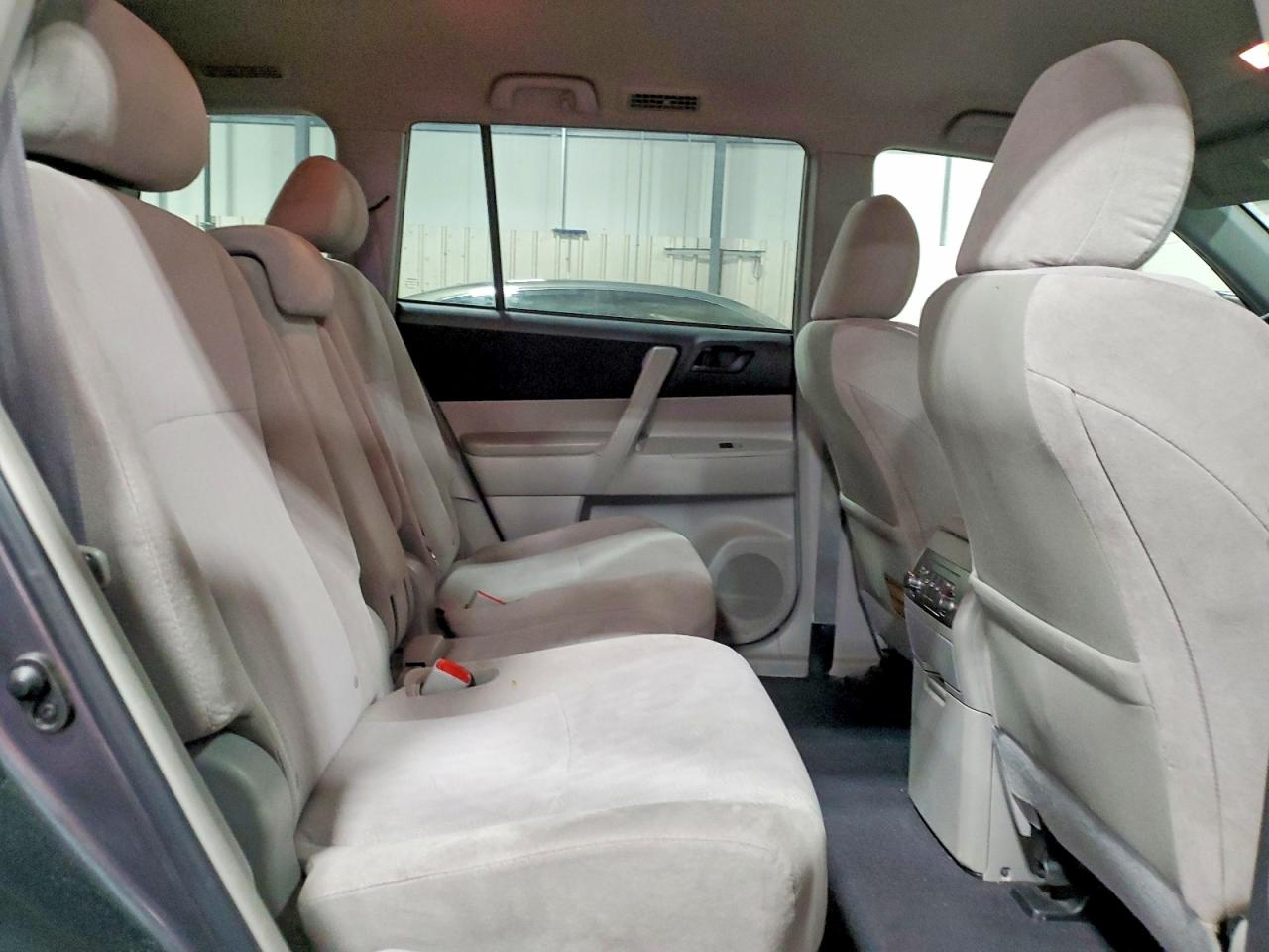 2012 TOYOTA HIGHLANDER BASE photo 11