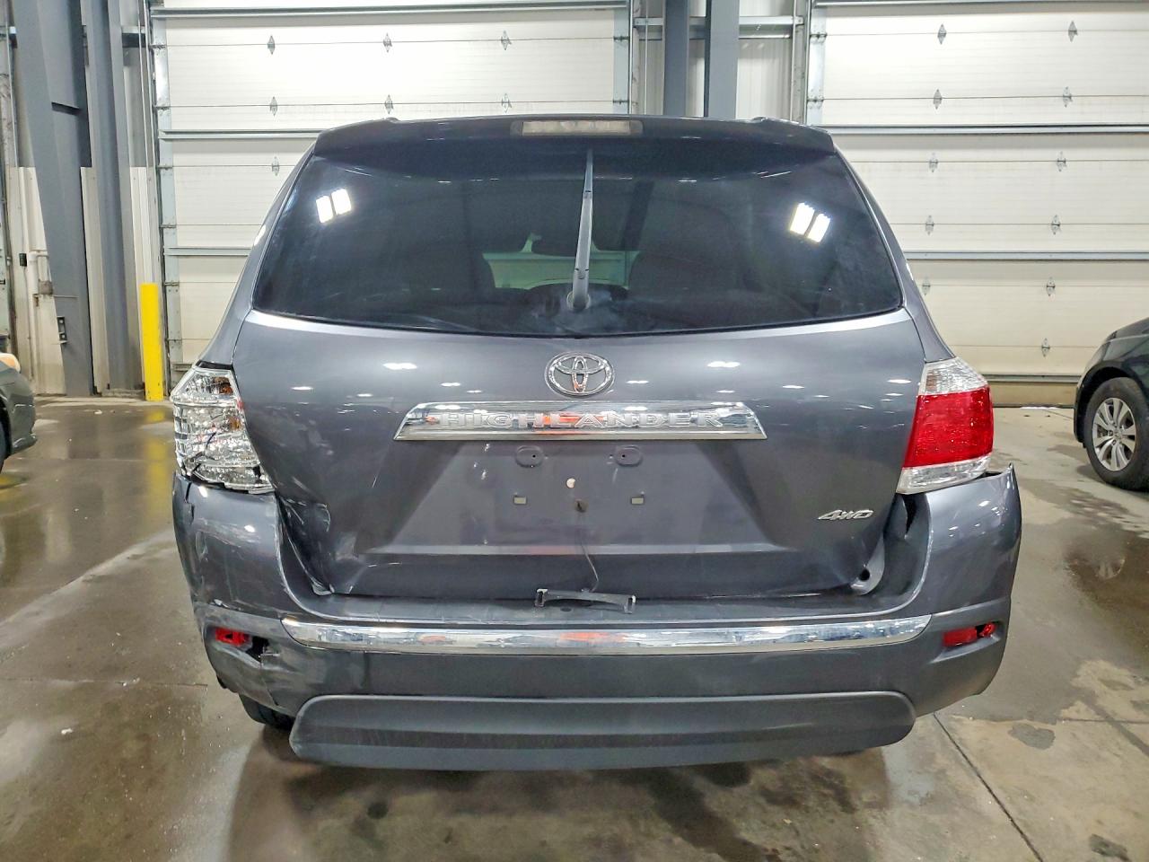 2012 TOYOTA HIGHLANDER BASE photo 6