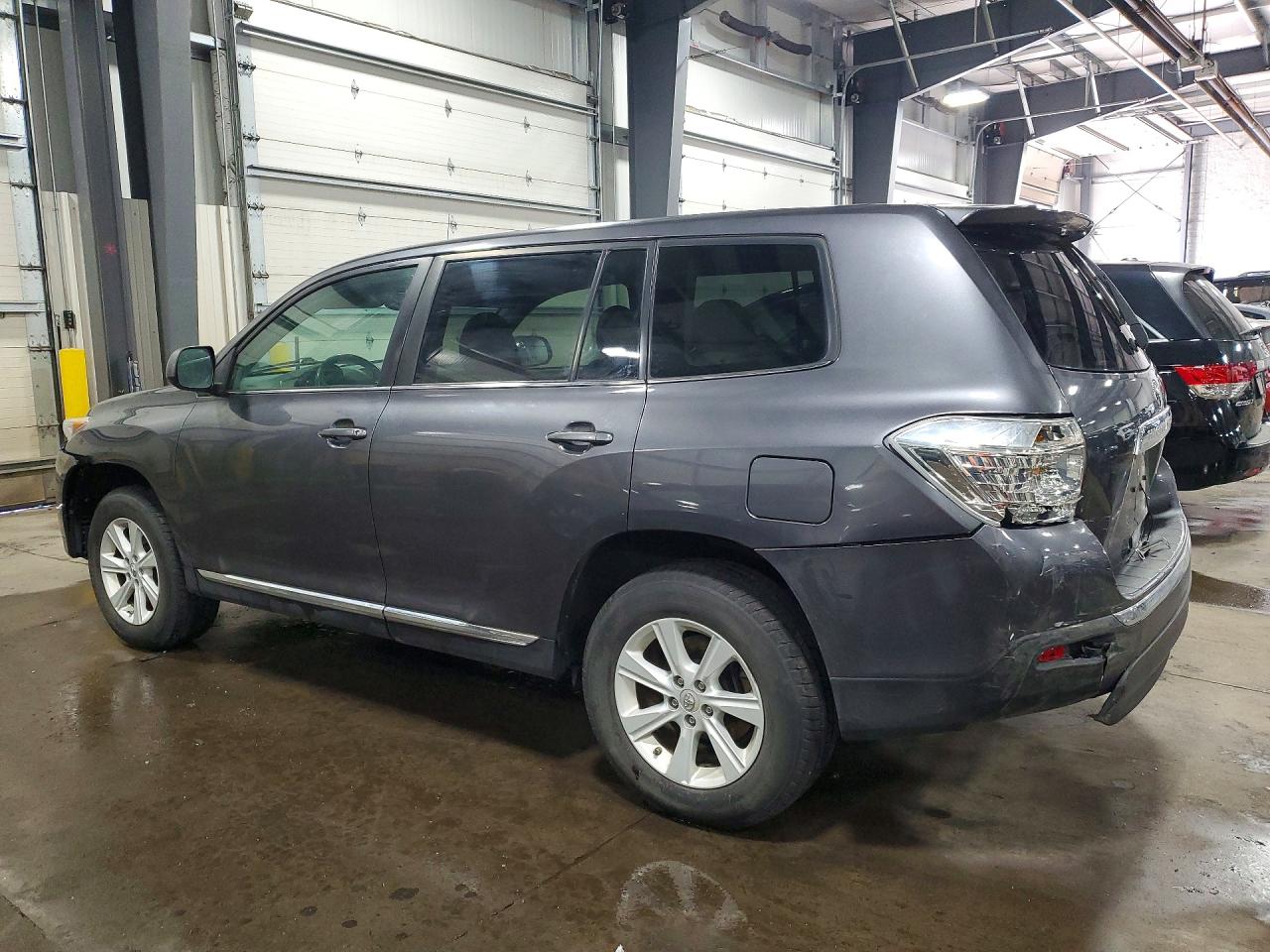 2012 TOYOTA HIGHLANDER BASE photo 2
