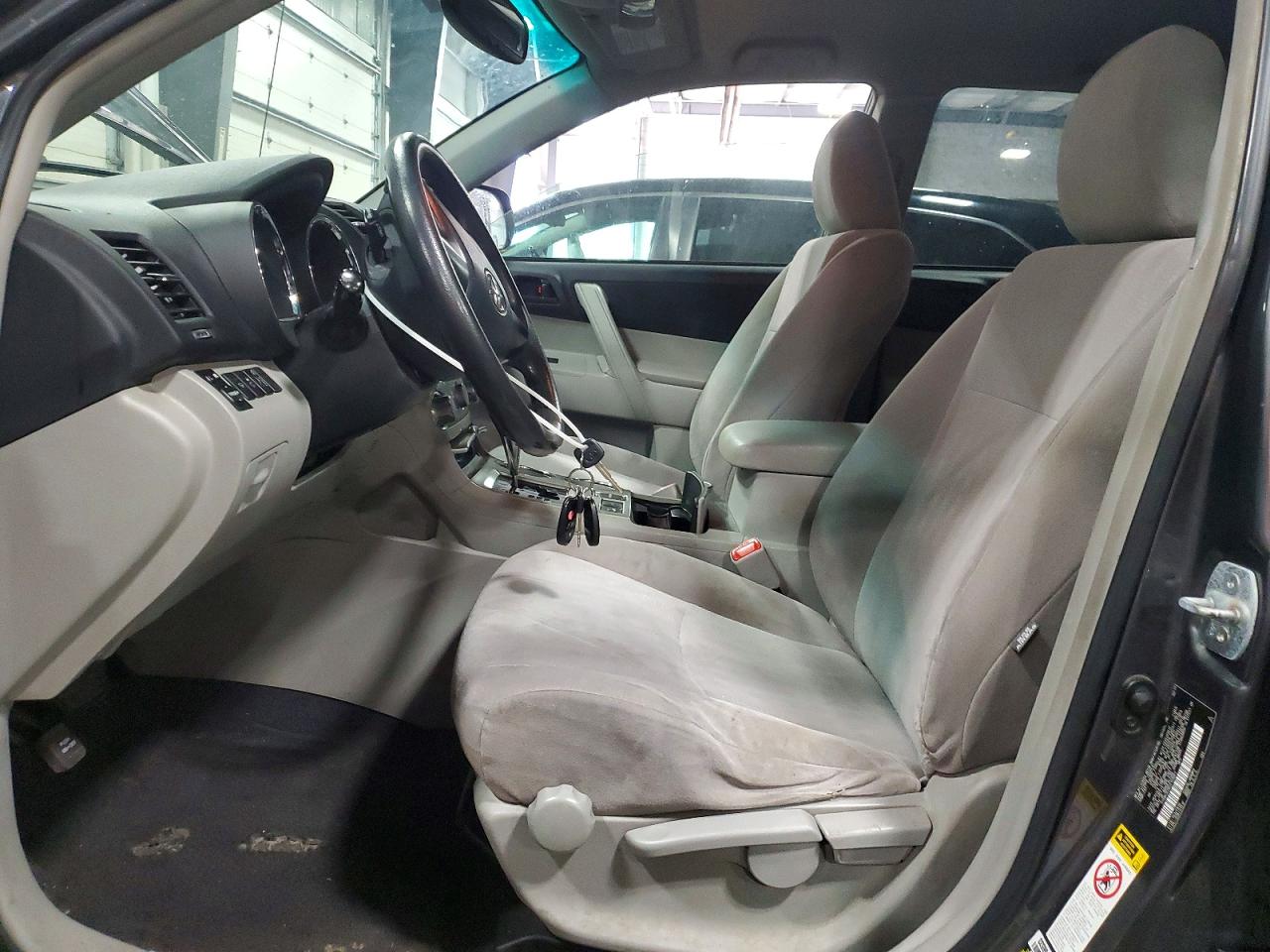 2012 TOYOTA HIGHLANDER BASE photo 7