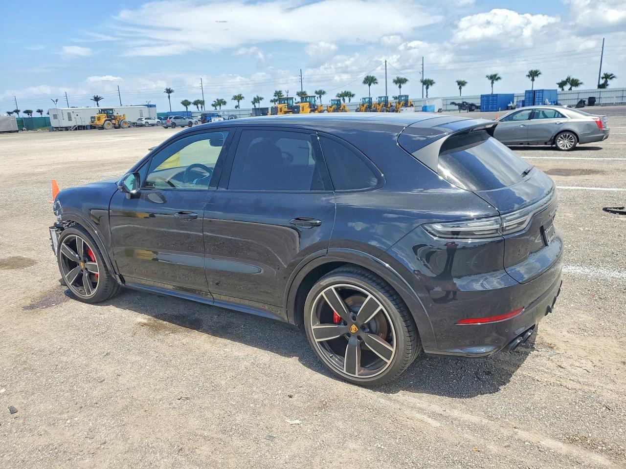 2021 PORSCHE CAYENNE GTS photo 3