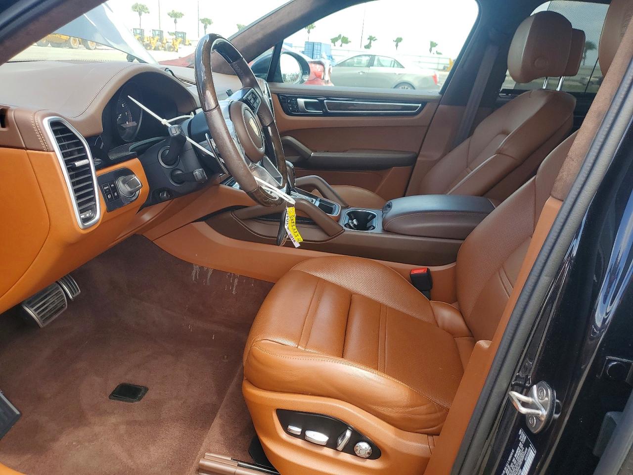 2021 PORSCHE CAYENNE GTS photo 13