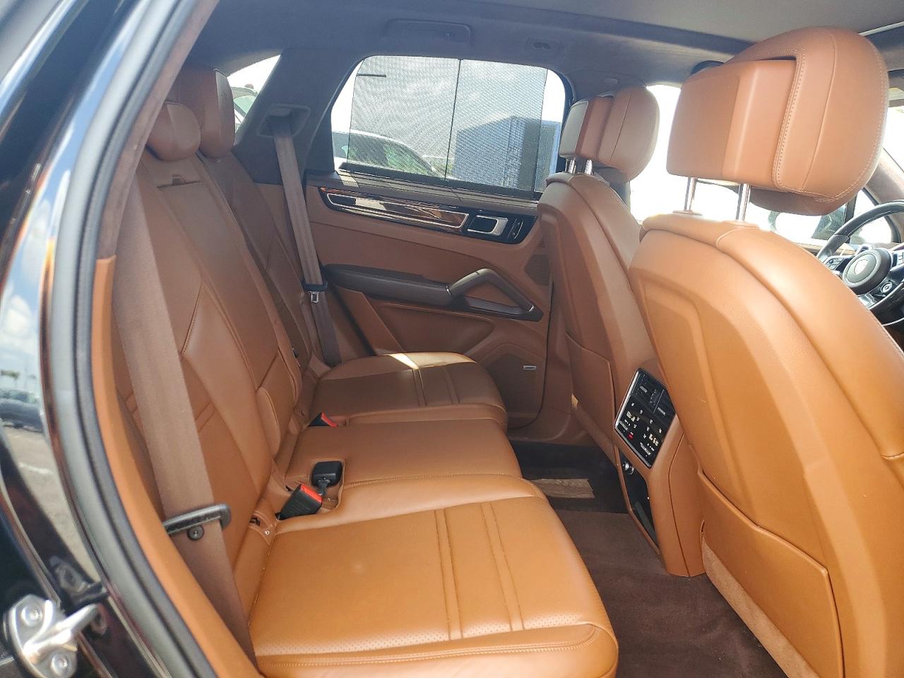 2021 PORSCHE CAYENNE GTS photo 21