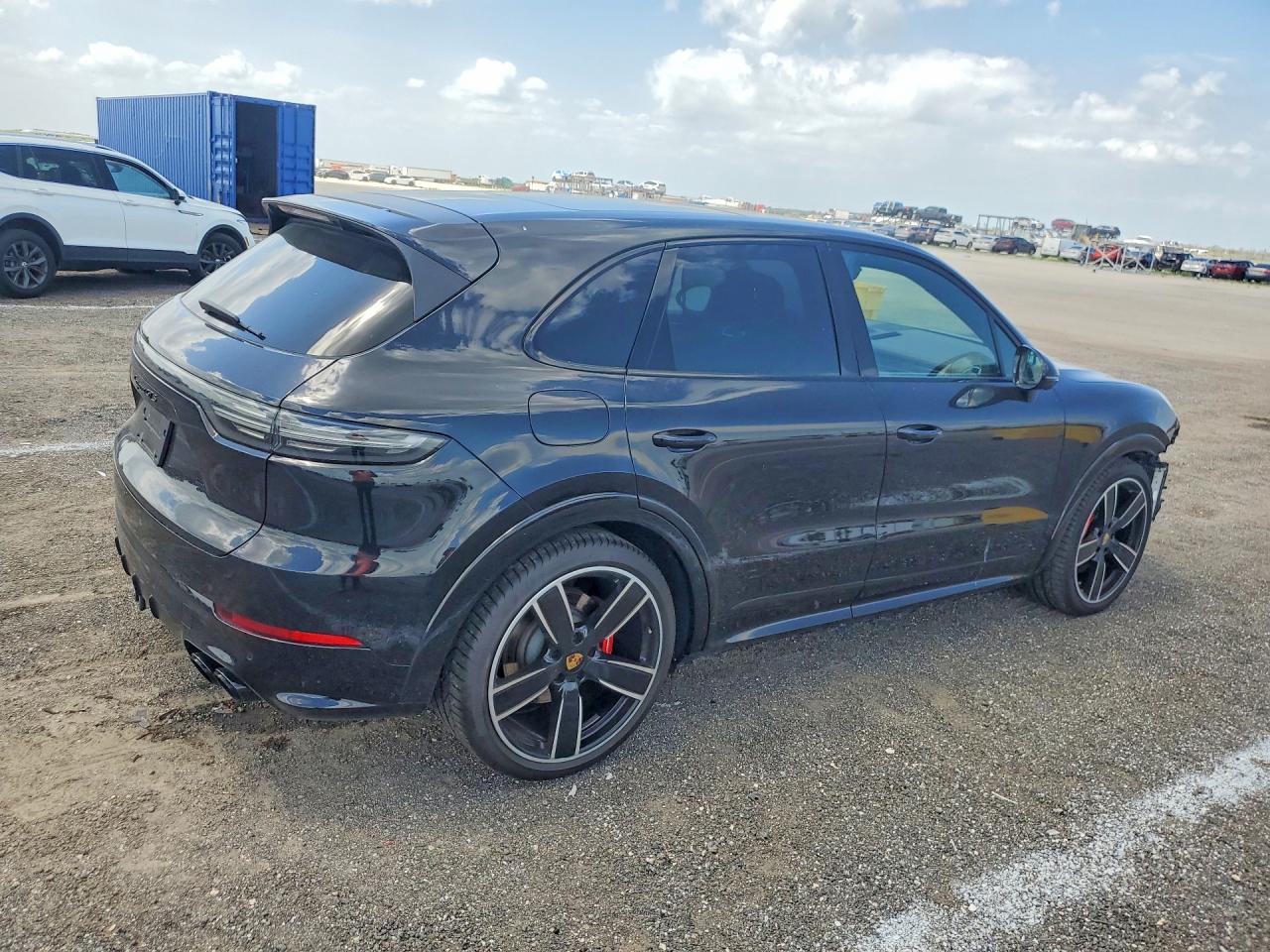2021 PORSCHE CAYENNE GTS photo 5