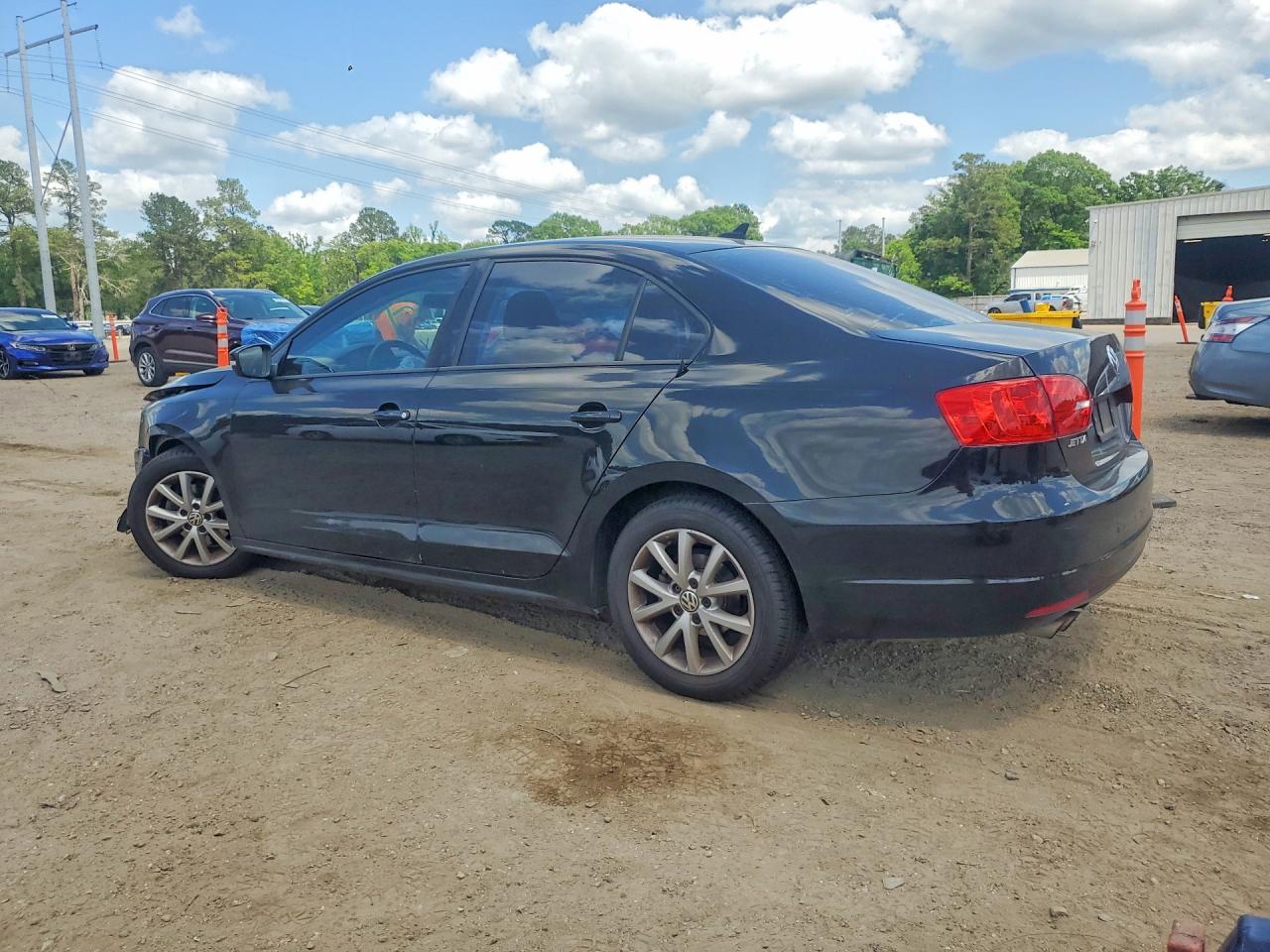 2012 VOLKSWAGEN JETTA SE photo 3