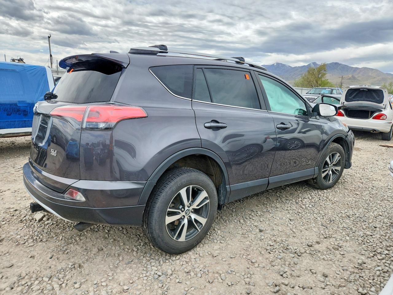 2016 TOYOTA RAV4 XLE photo 7
