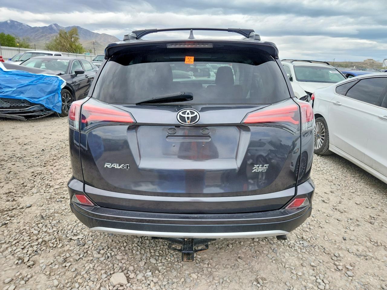 2016 TOYOTA RAV4 XLE photo 16