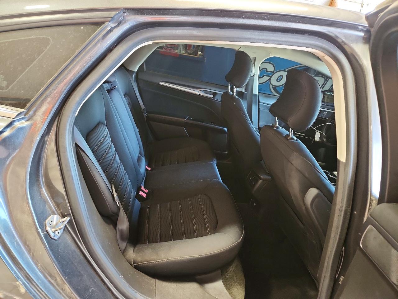 2016 FORD FUSION SE photo 19