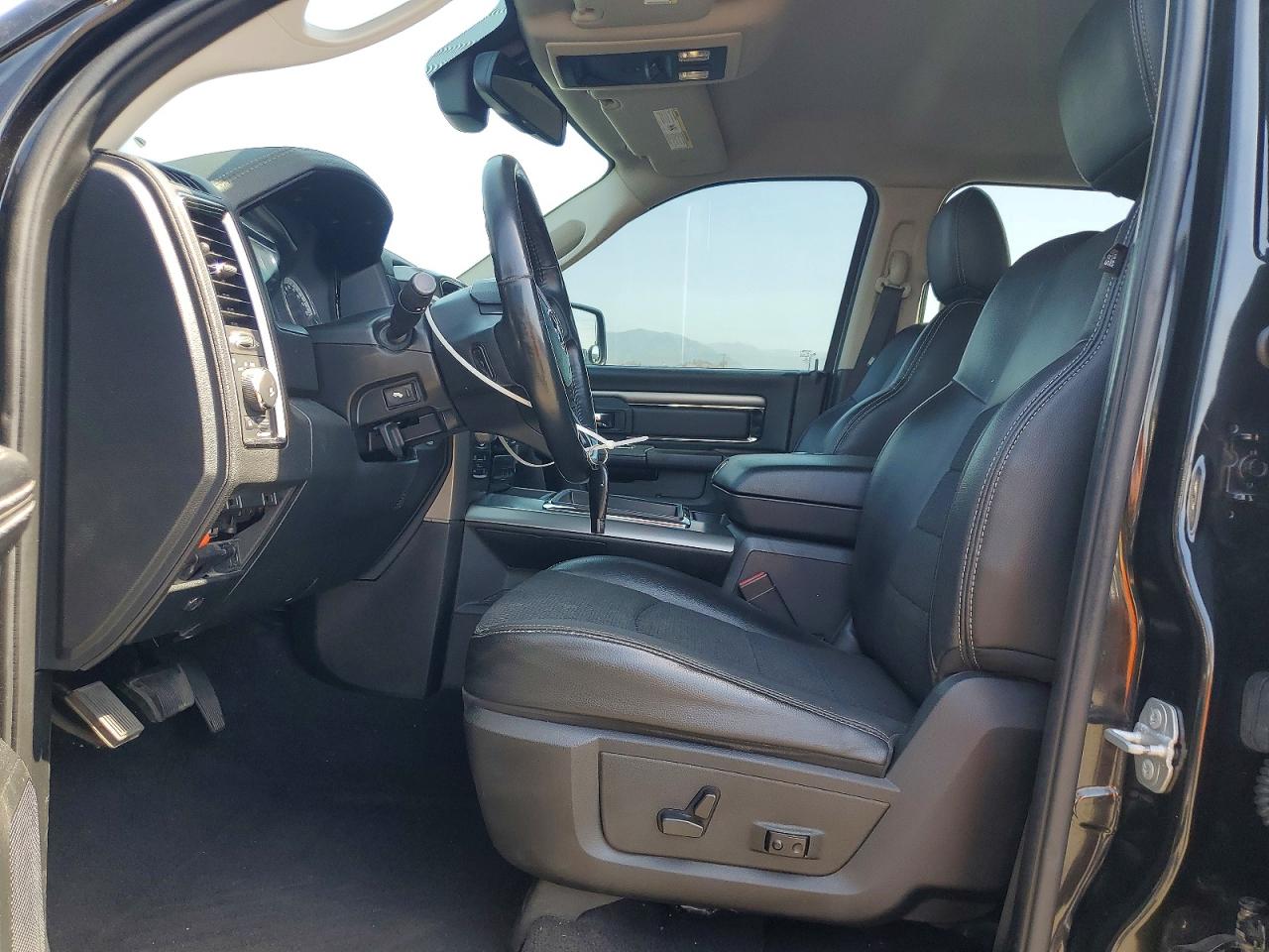 2015 RAM 1500 SPORT photo 19