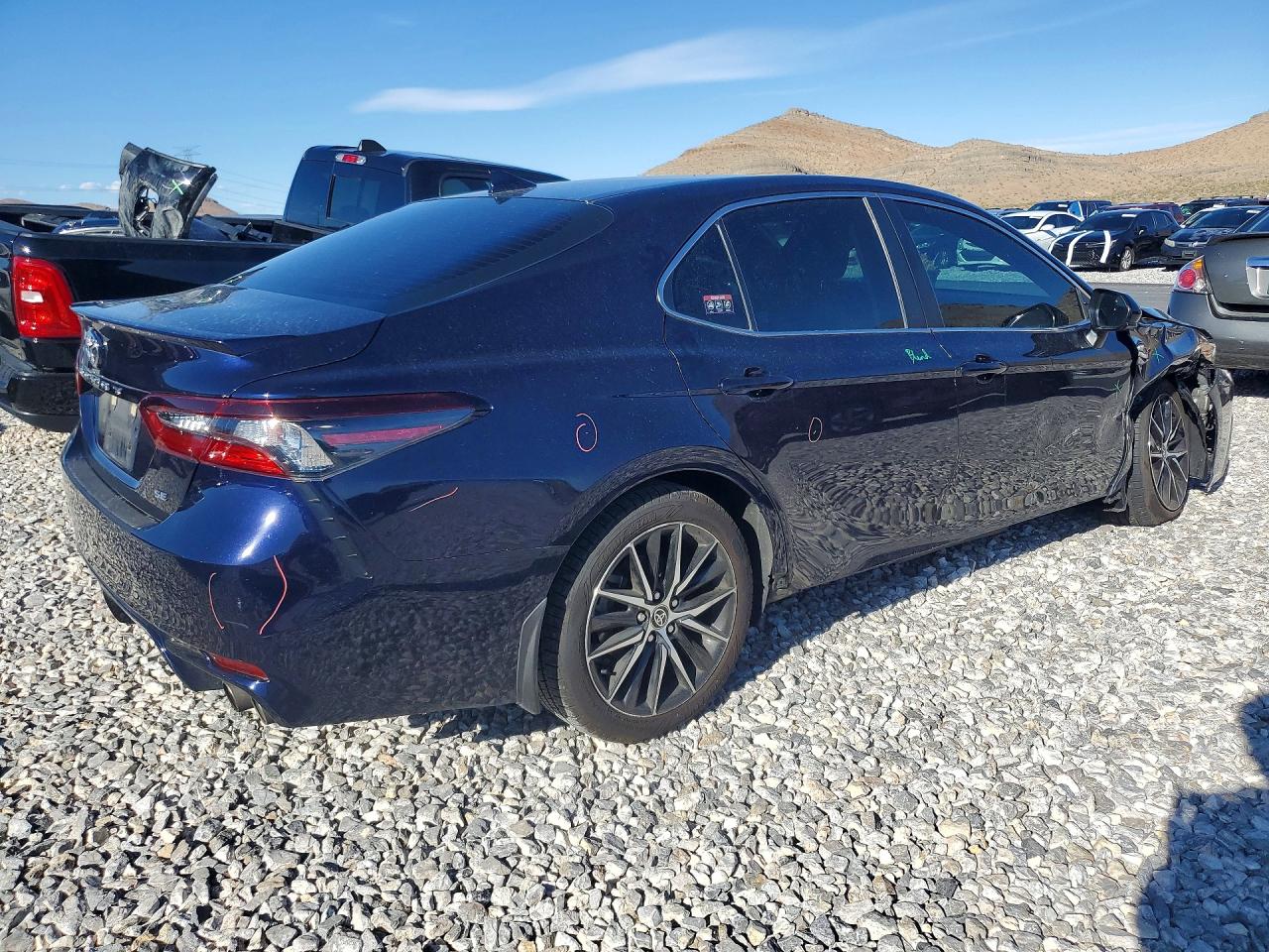 2021 TOYOTA CAMRY SE photo 3
