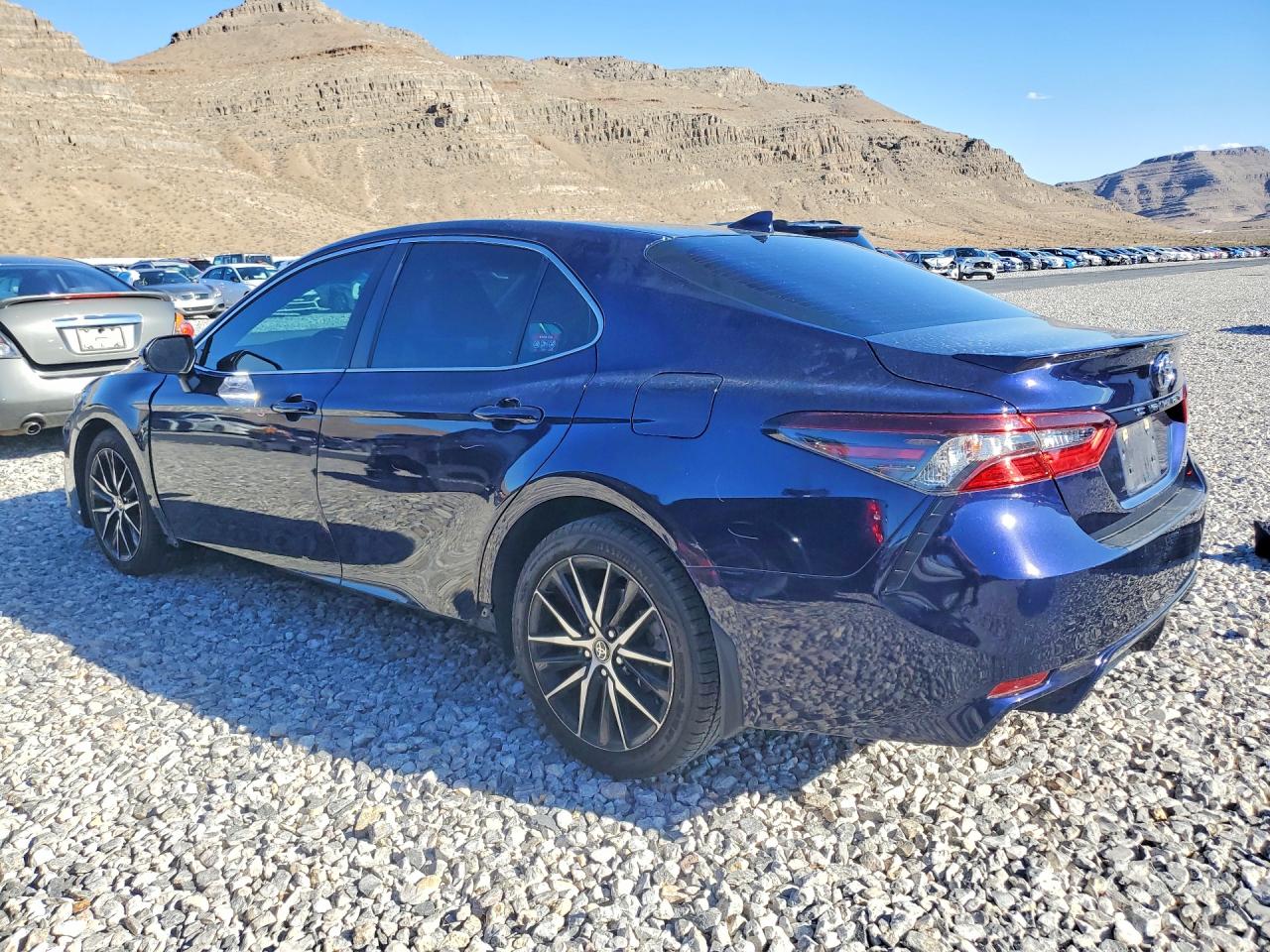 2021 TOYOTA CAMRY SE photo 2
