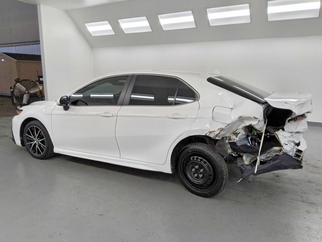 2023 TOYOTA CAMRY SE photo 3