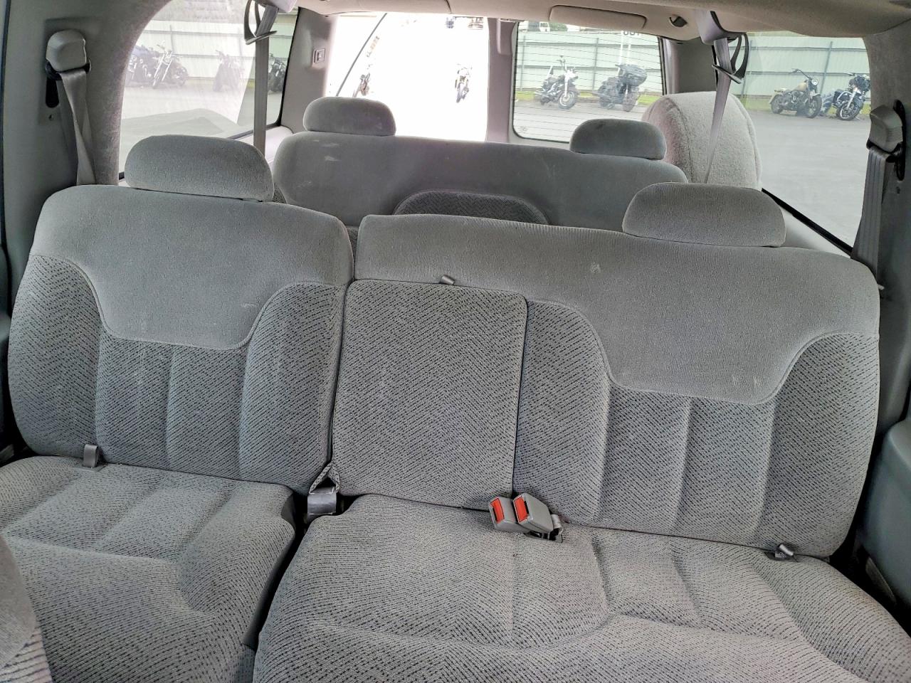 1999 GMC SUBURBAN C1500 photo 19