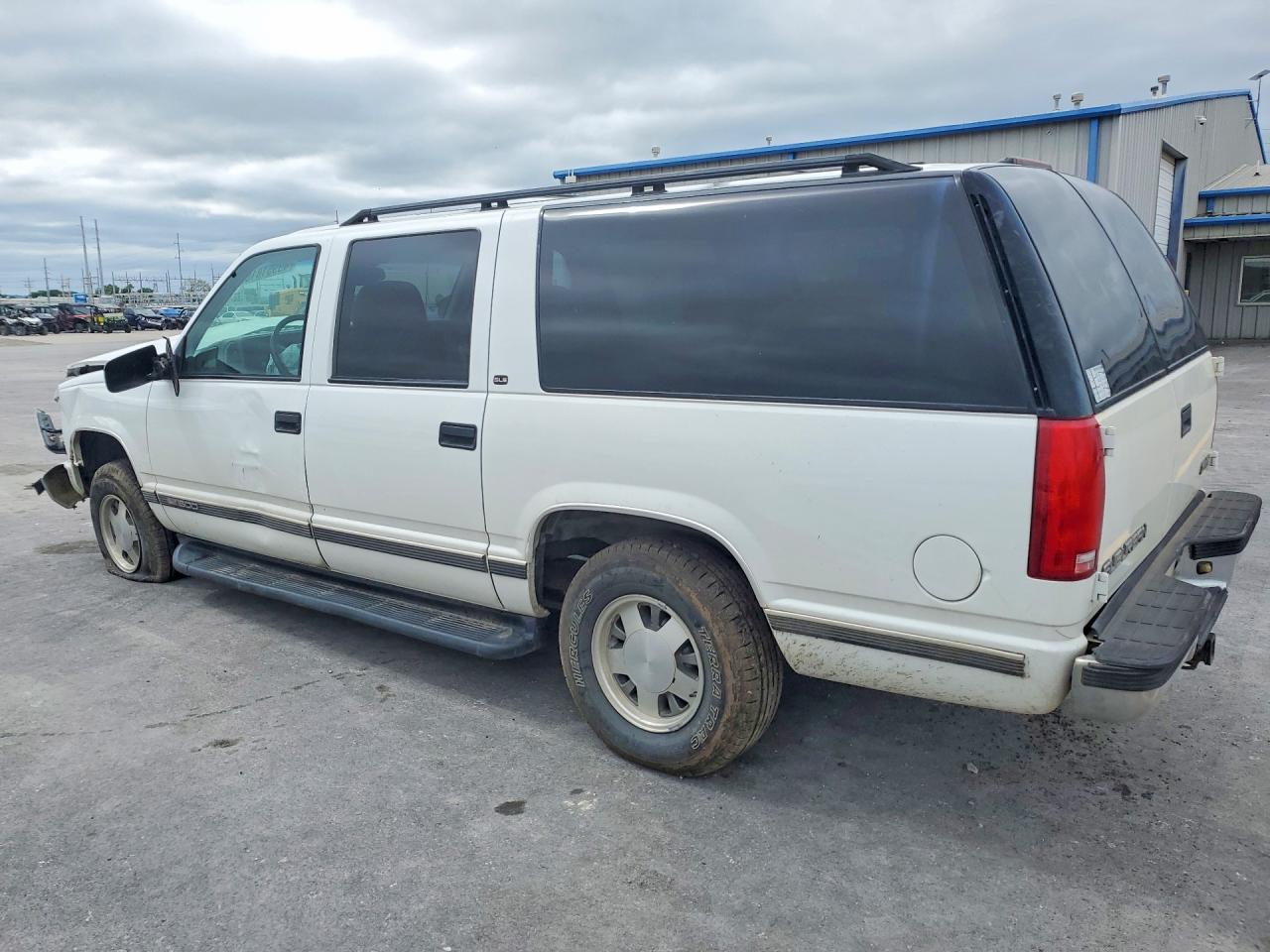 1999 GMC SUBURBAN C1500 photo 3
