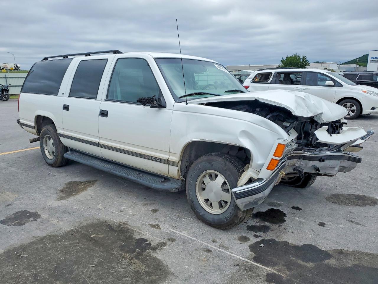 1999 GMC SUBURBAN C1500 photo 7