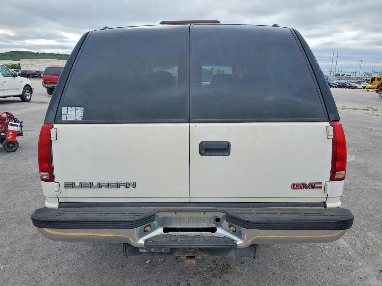1999 GMC SUBURBAN C1500 photo 11
