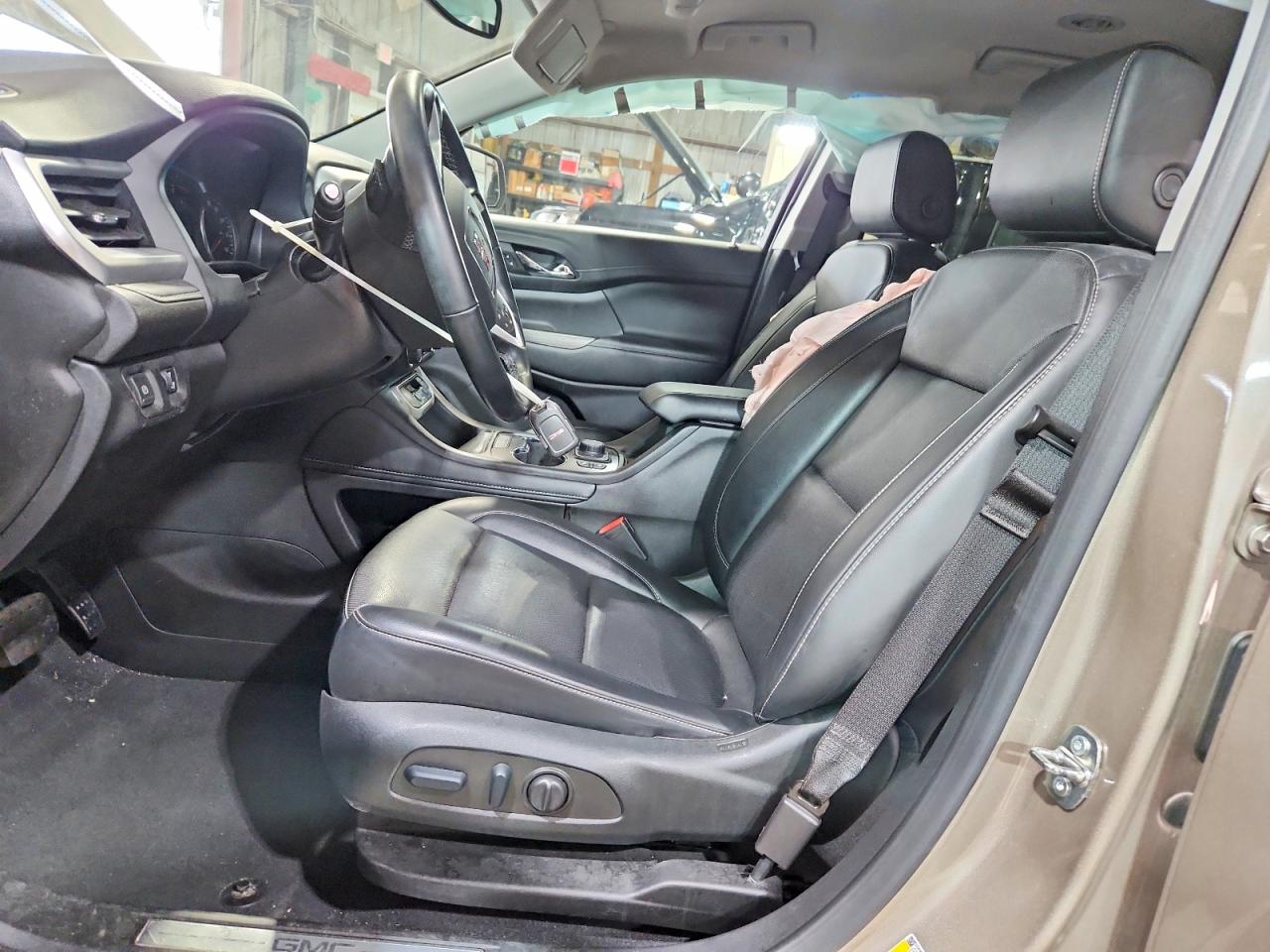 2023 GMC ACADIA SLT photo 13