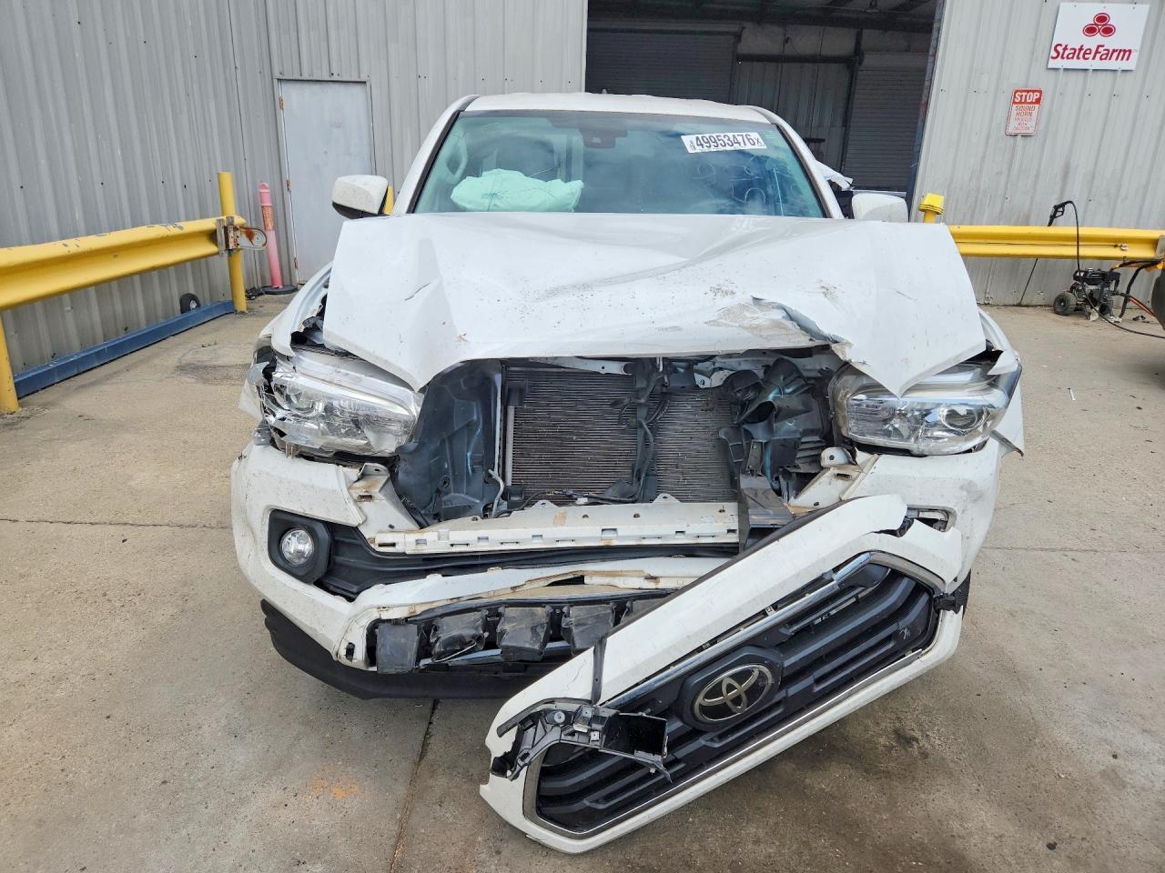 2019 TOYOTA TACOMA SR5 photo 9