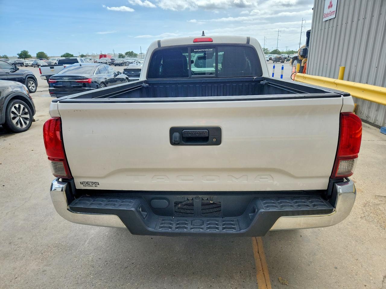 2019 TOYOTA TACOMA SR5 photo 11