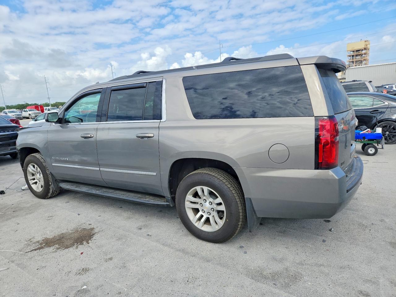 2018 CHEVROLET SUBURBAN C1500 LS photo 3