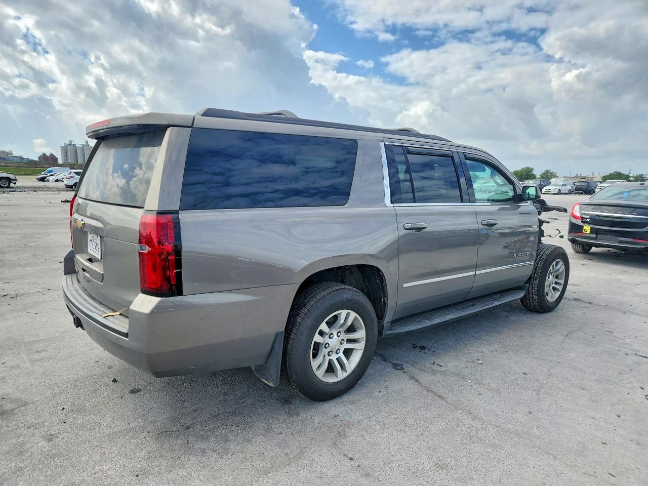 2018 CHEVROLET SUBURBAN C1500 LS photo 5