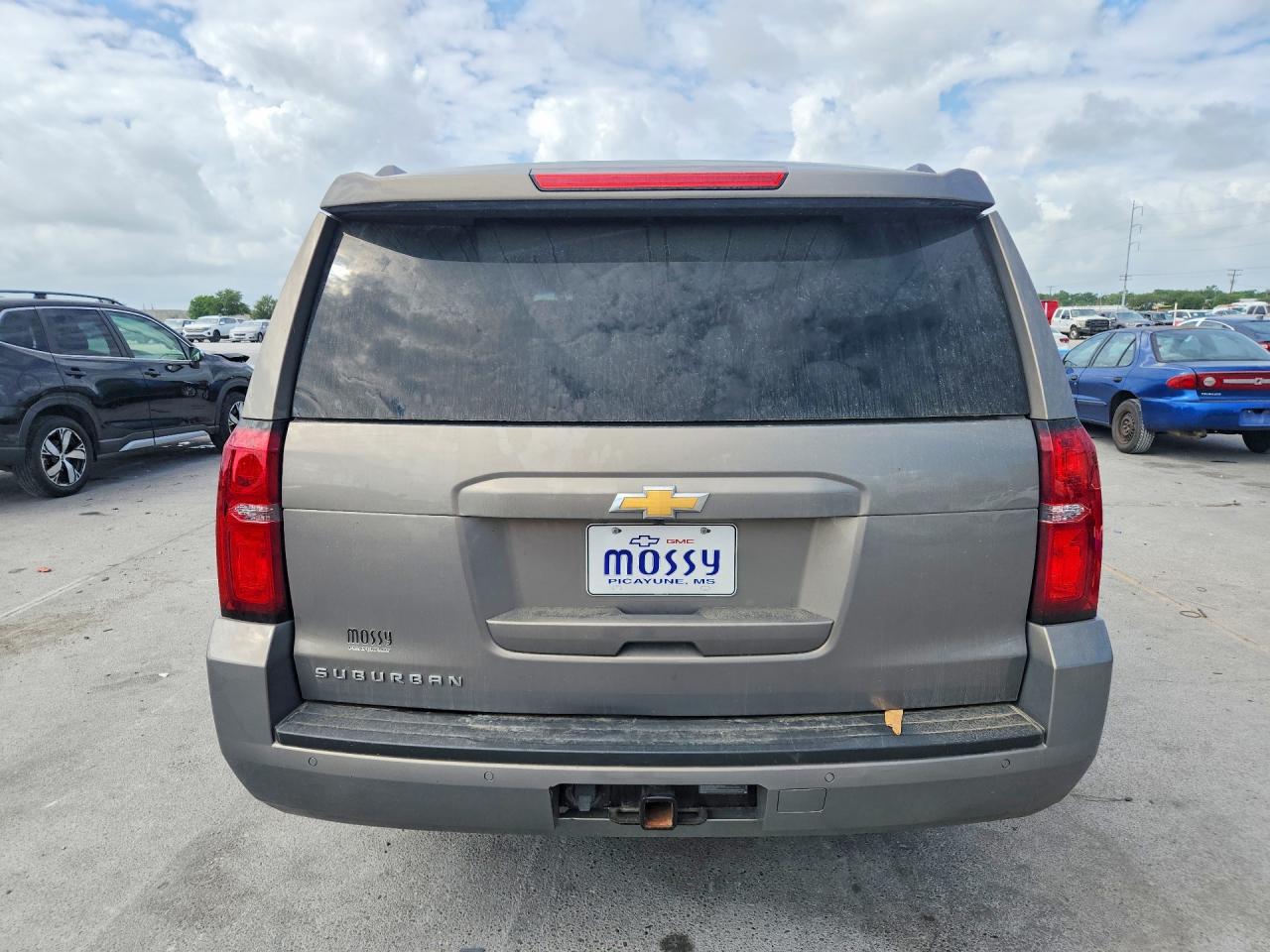 2018 CHEVROLET SUBURBAN C1500 LS photo 11