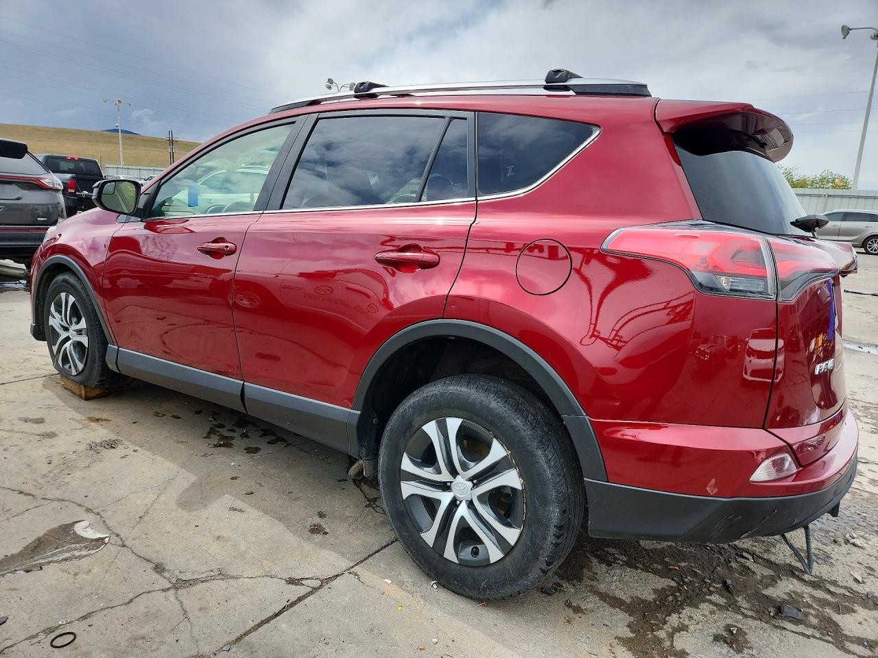 2018 TOYOTA RAV4 LE photo 3