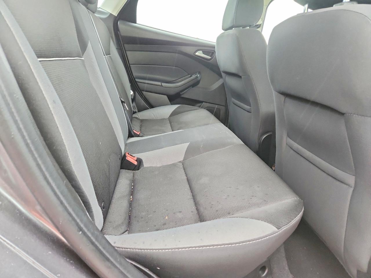 2014 FORD FOCUS SE photo 19