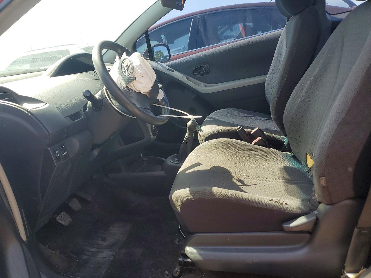 2010 TOYOTA YARIS BASE photo 13
