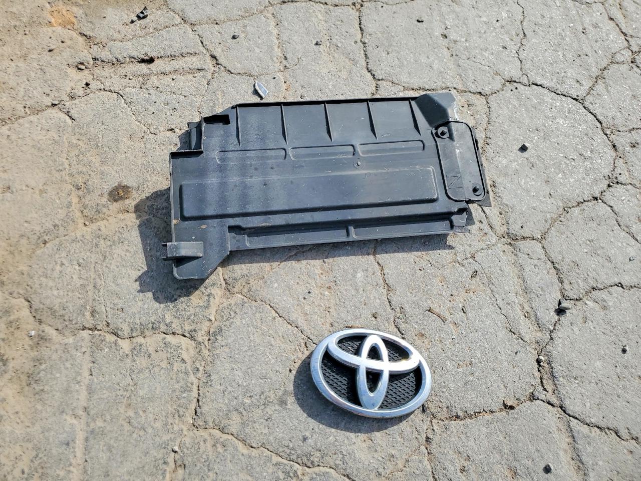 2010 TOYOTA YARIS BASE photo 25