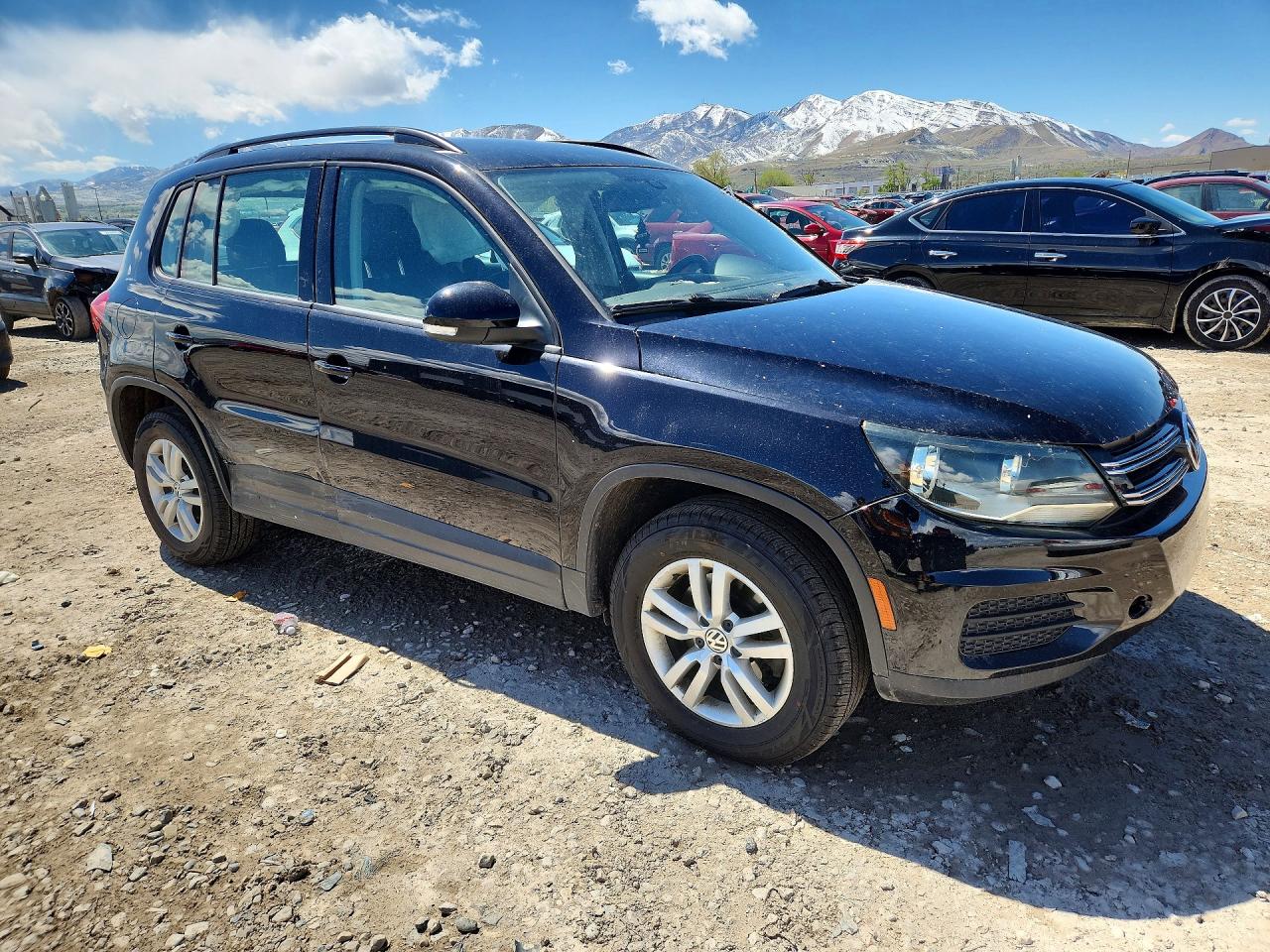 2017 VOLKSWAGEN TIGUAN S photo 4