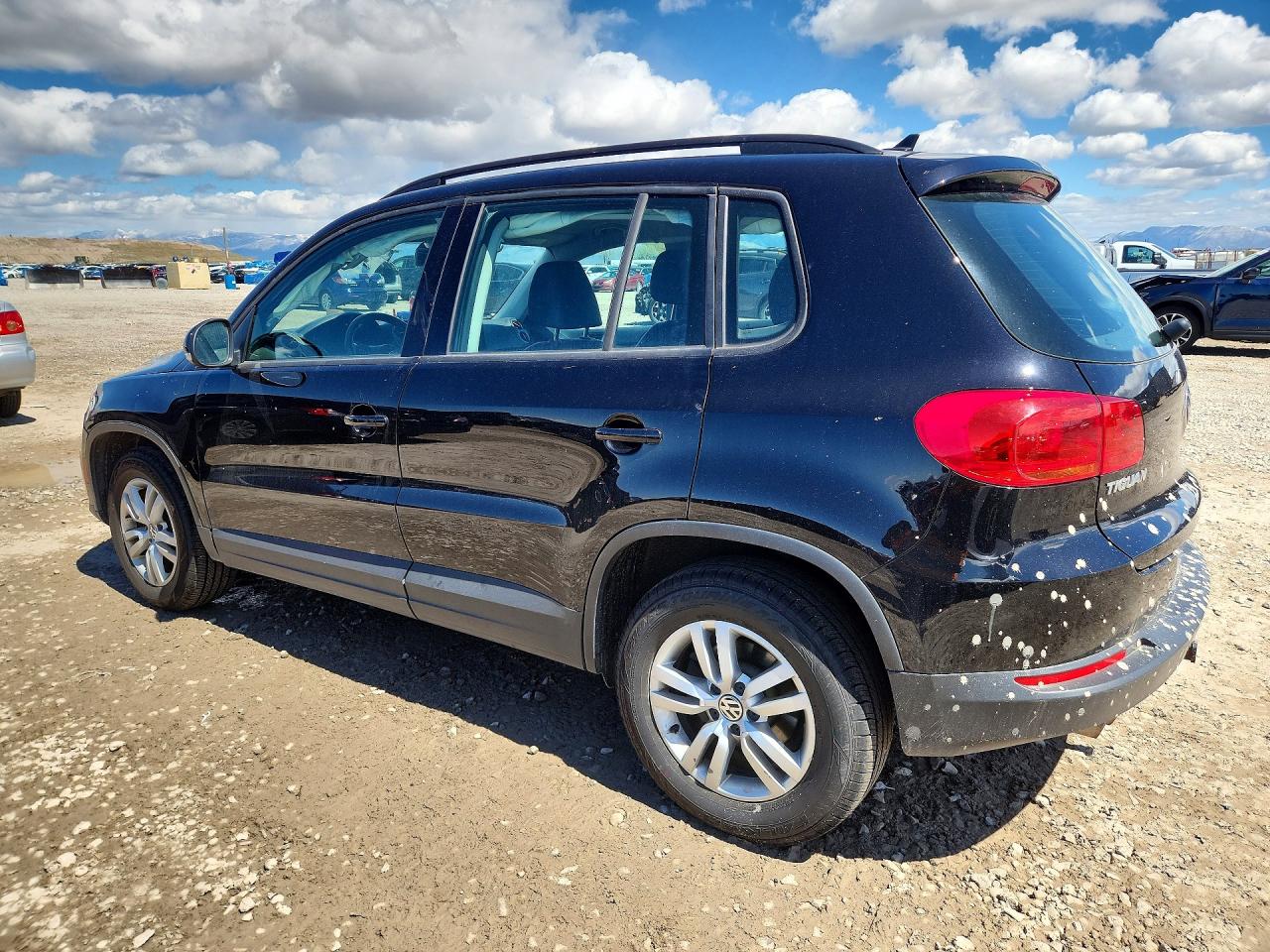 2017 VOLKSWAGEN TIGUAN S photo 2