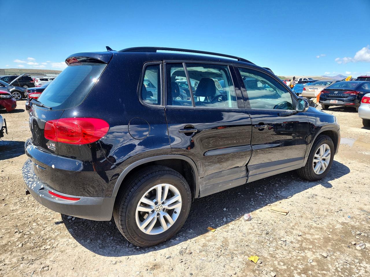 2017 VOLKSWAGEN TIGUAN S photo 3