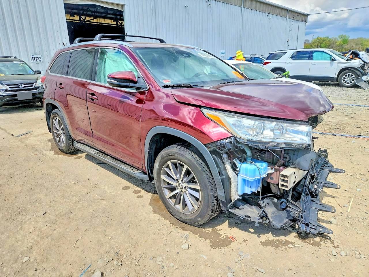 2017 TOYOTA HIGHLANDER XLE photo 4