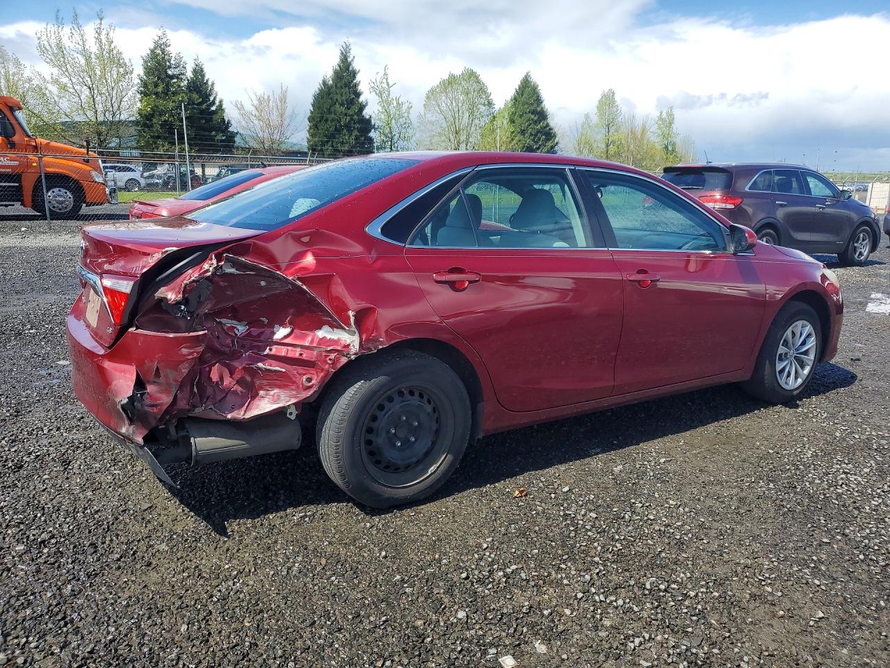 2016 TOYOTA CAMRY LE photo 5