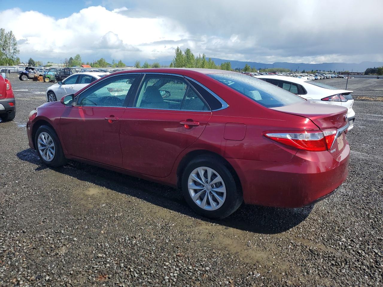 2016 TOYOTA CAMRY LE photo 3