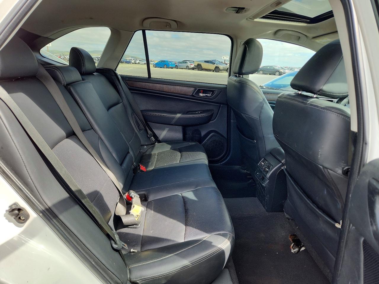 2015 SUBARU OUTBACK 3.6R LIMITED photo 28