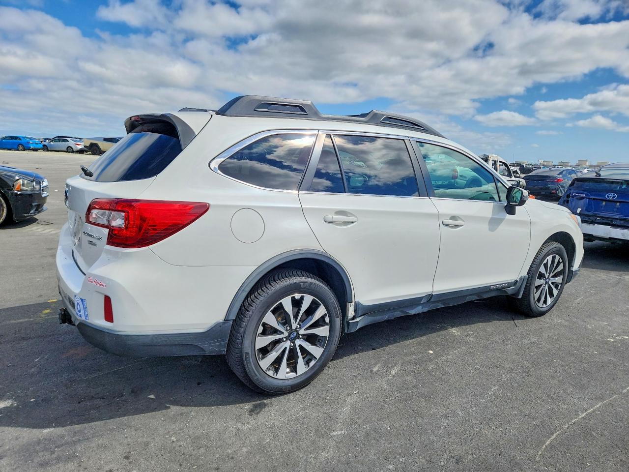 2015 SUBARU OUTBACK 3.6R LIMITED photo 7