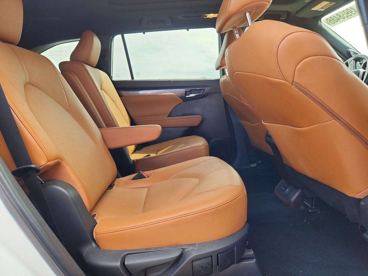 2022 TOYOTA HIGHLANDER PLATINUM photo 21