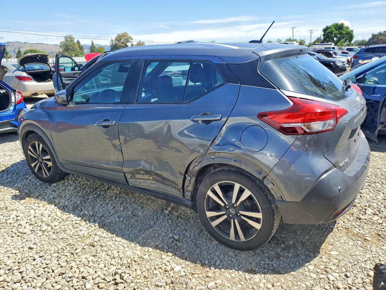 2020 NISSAN KICKS SV photo 3
