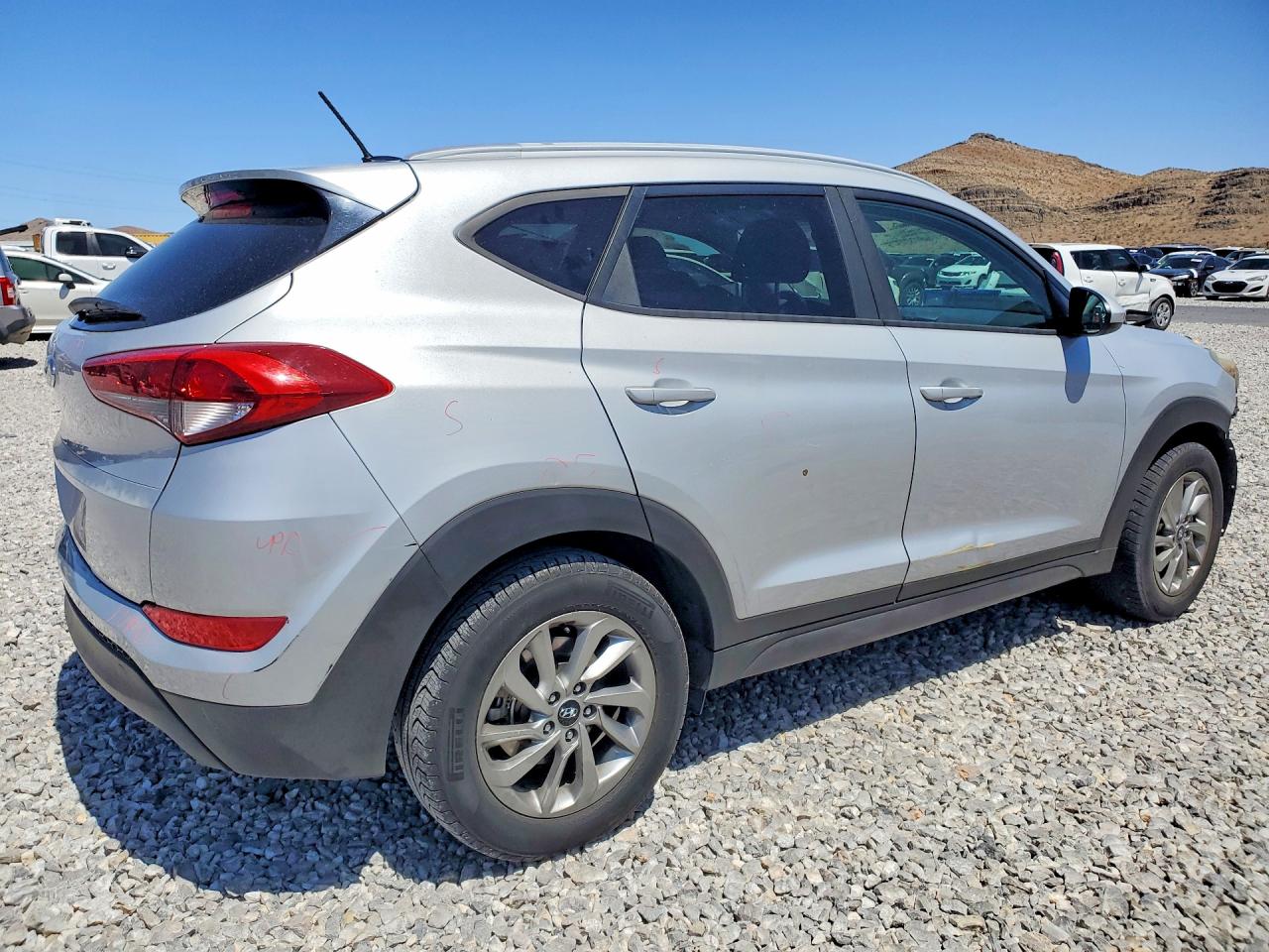 2016 HYUNDAI TUCSON SE photo 5