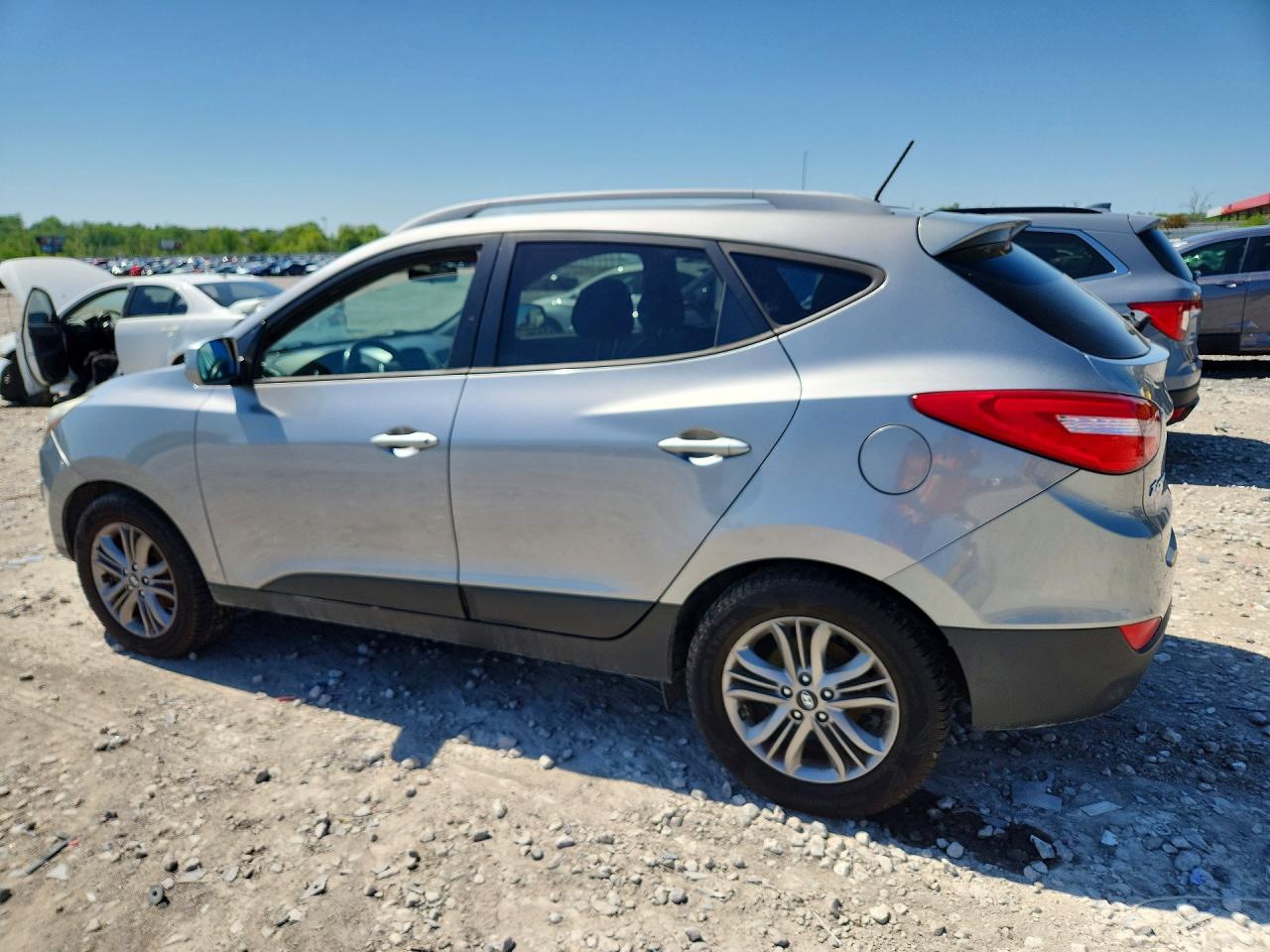 2015 HYUNDAI TUCSON SE photo 2