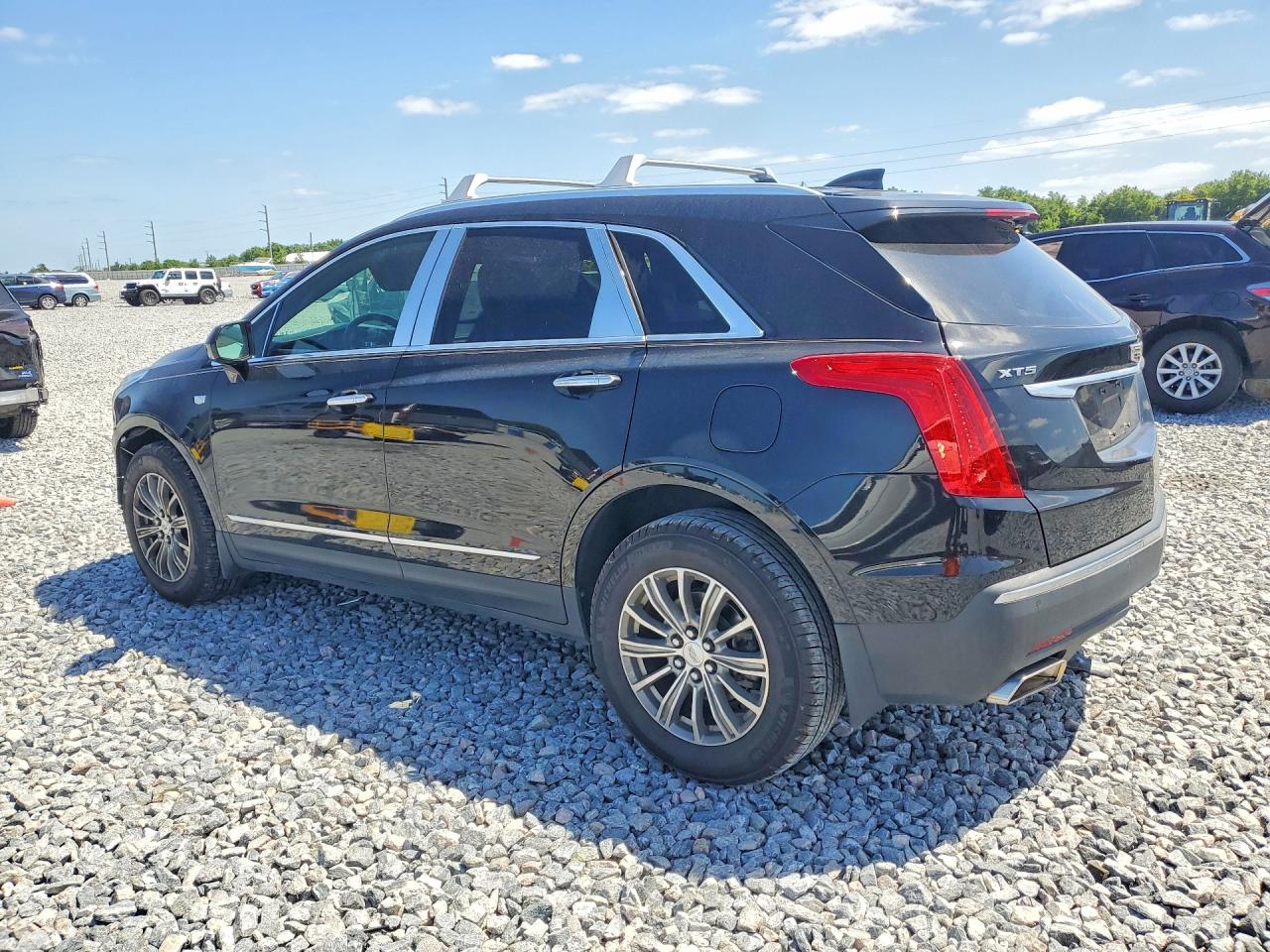 2017 CADILLAC XT5 LUXURY photo 4