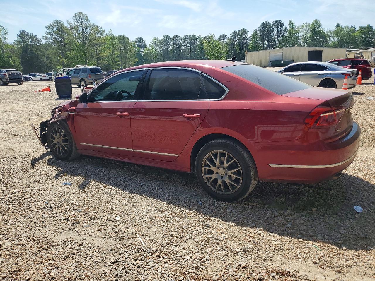 2017 VOLKSWAGEN PASSAT R-LINE photo 2
