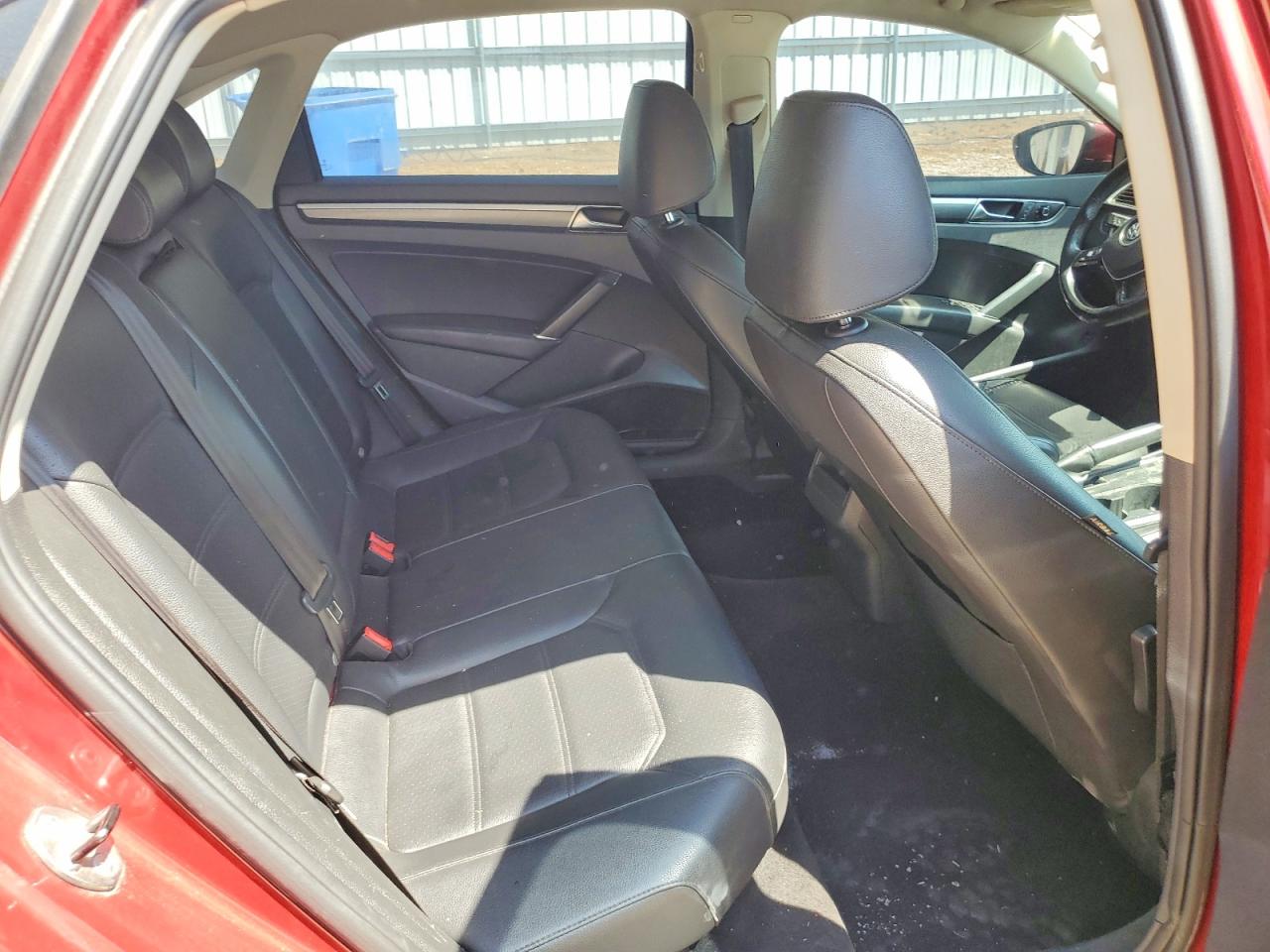 2017 VOLKSWAGEN PASSAT R-LINE photo 10