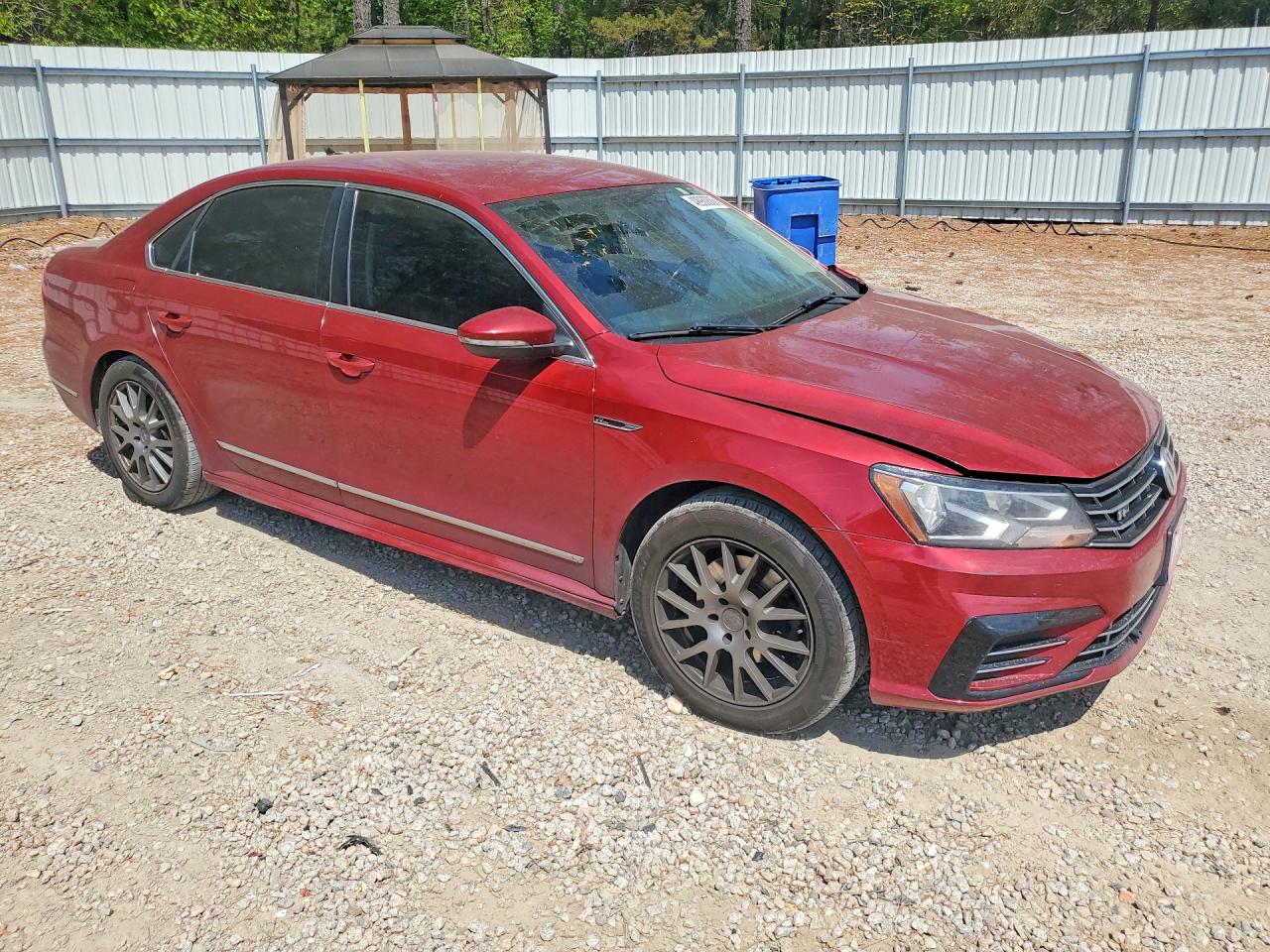2017 VOLKSWAGEN PASSAT R-LINE photo 4
