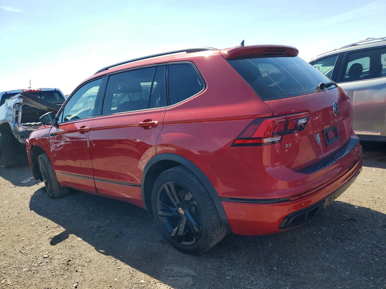 2024 VOLKSWAGEN TIGUAN SE R-LINE BLACK photo 3