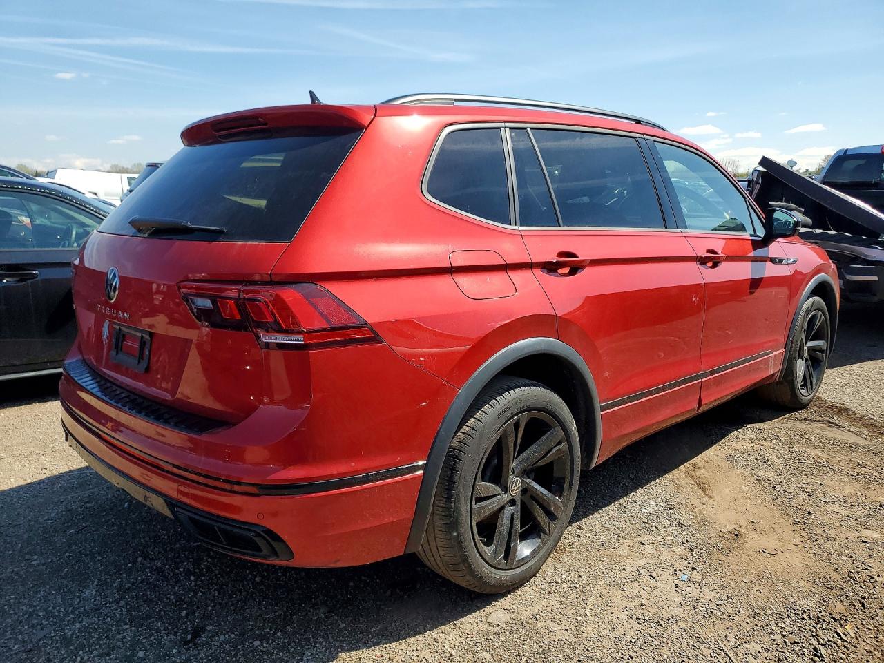 2024 VOLKSWAGEN TIGUAN SE R-LINE BLACK photo 5