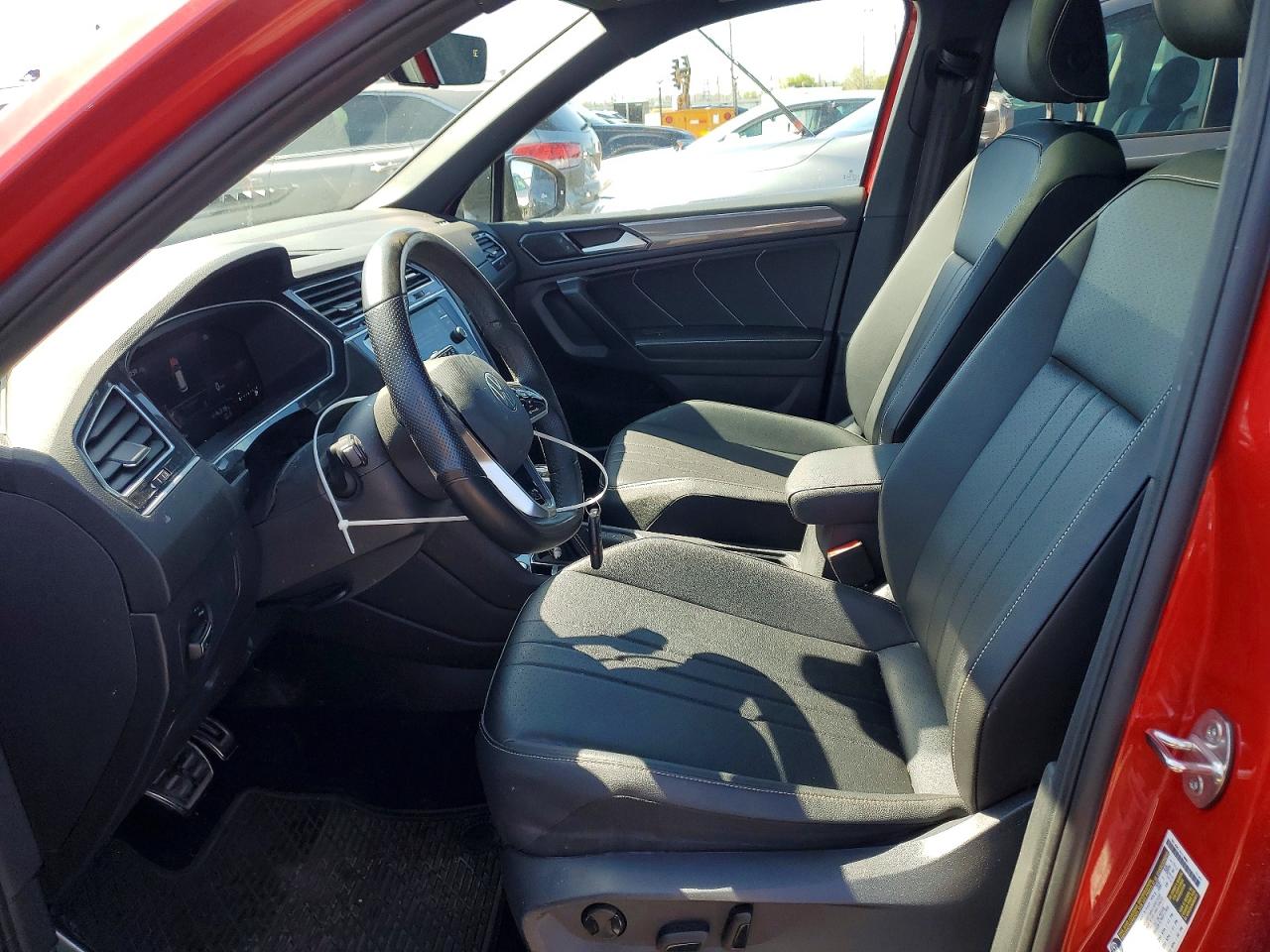 2024 VOLKSWAGEN TIGUAN SE R-LINE BLACK photo 13